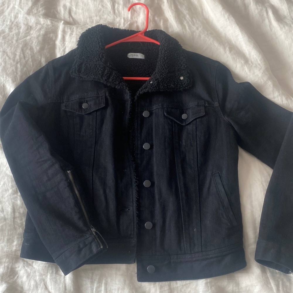 GAP Black Denim Jacket with Shearling Lining - size medium